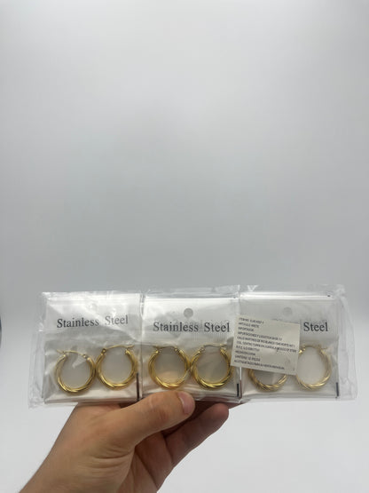 Arete de Acero Inoxidable Aro Elegante c/Relieve - Paquete de 12 piezas $16.33 c/u