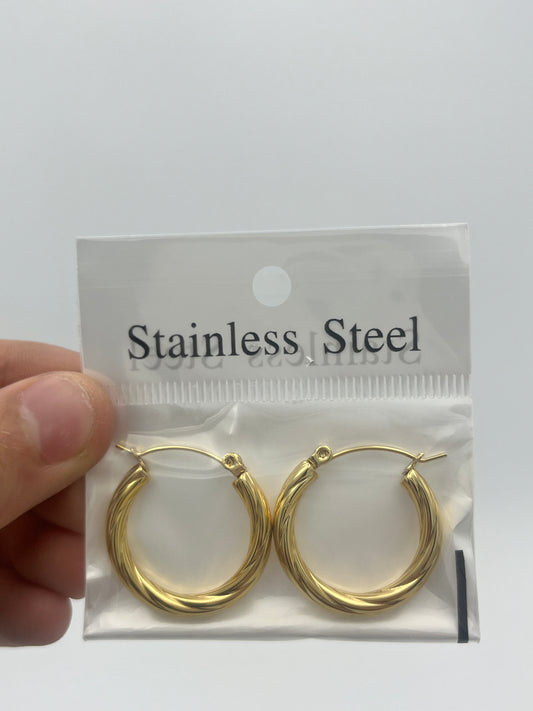 Arete de Acero Inoxidable Aro Elegante c/Relieve - Paquete de 12 piezas $16.33 c/u