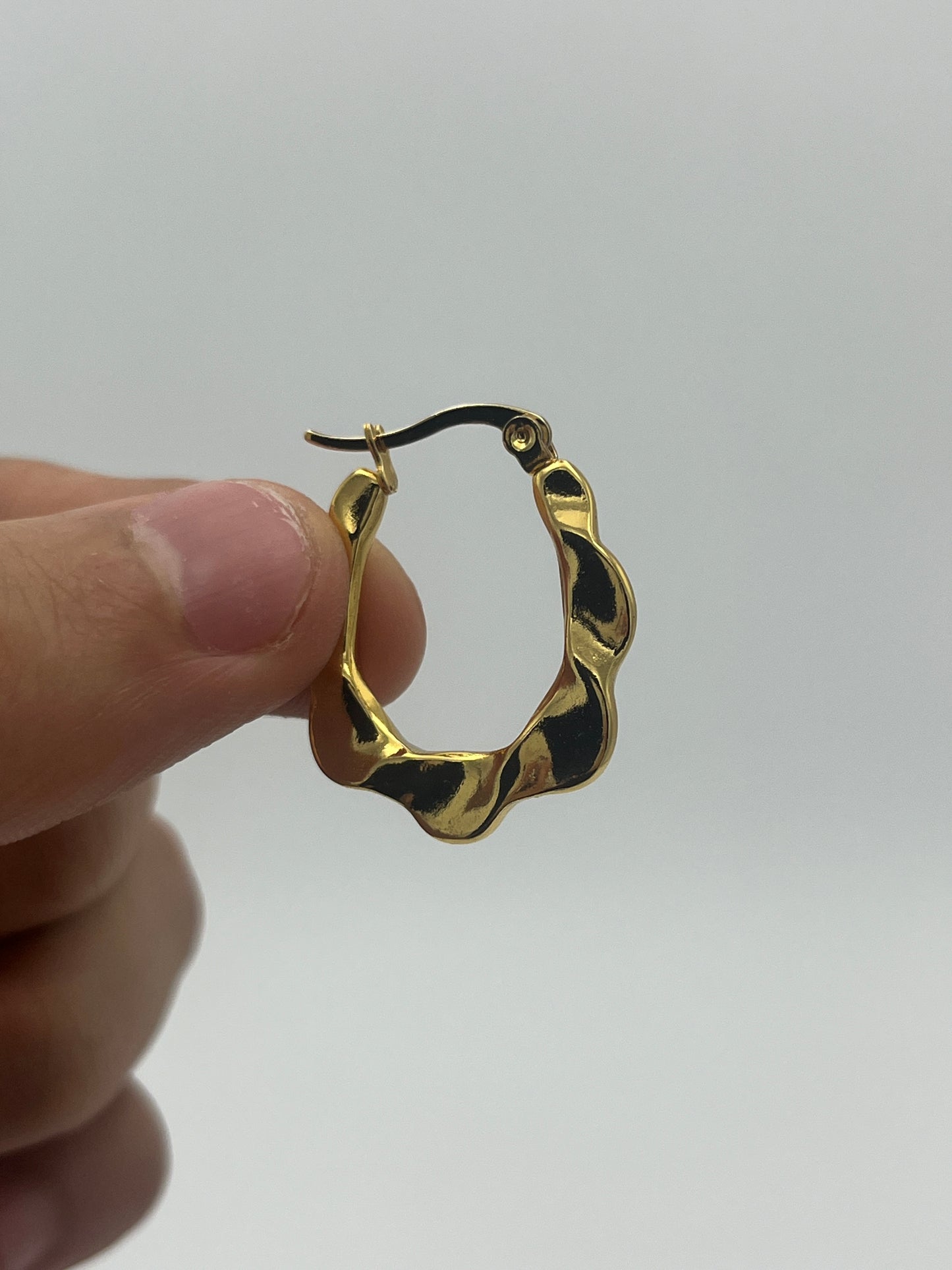 Arete de Acero Inoxidable U Texturizada en Ondas - Paquete de 12 piezas $16.33 c/u