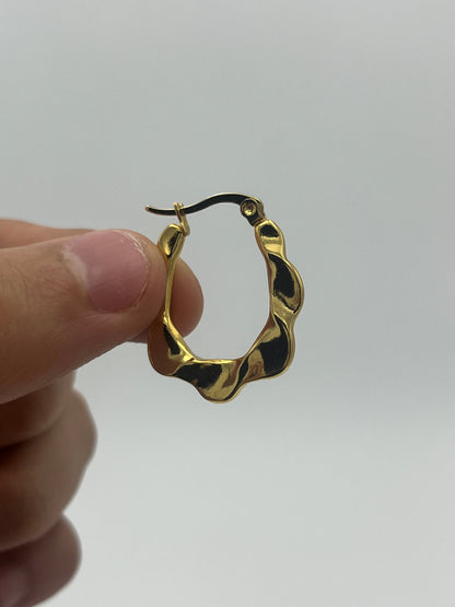 Arete de Acero Inoxidable U Texturizada en Ondas - Paquete de 12 piezas $16.33 c/u