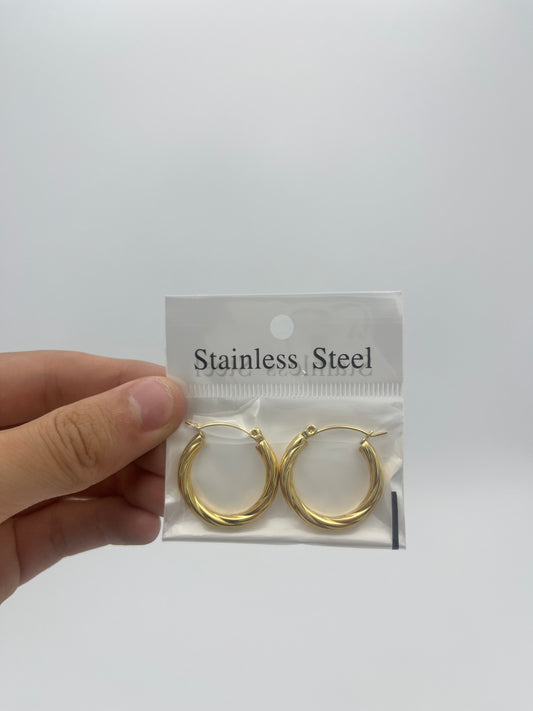 Arete de Acero Inoxidable Aro Elegante c/Relieve - Paquete de 12 piezas $16.33 c/u